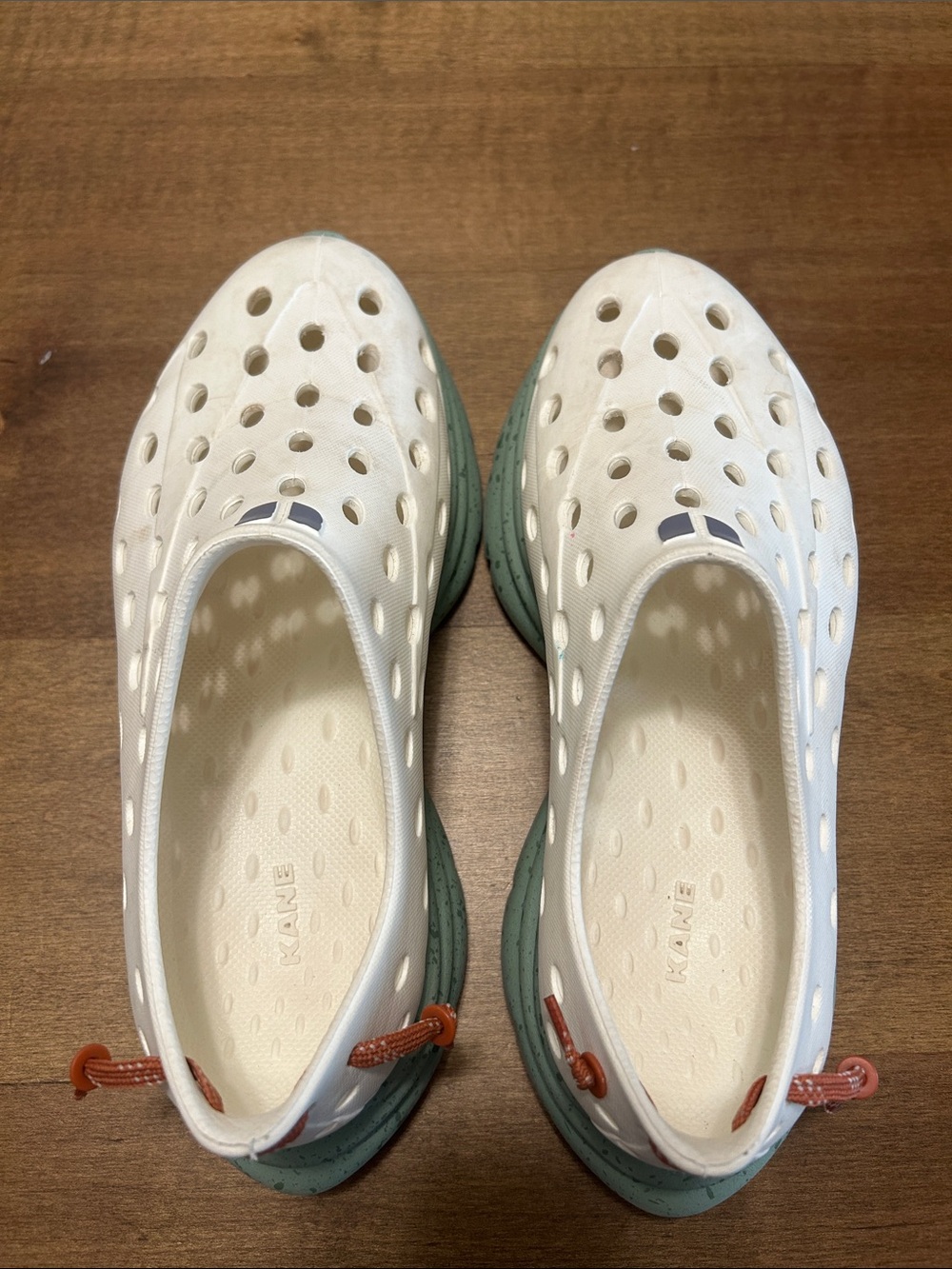 Unisex White Slip-On Water Shoes with Green Sole W 10 M 8